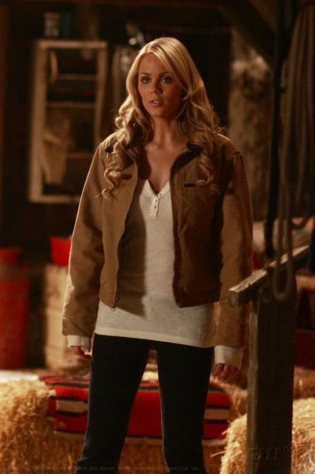 Smallville Season 7 Episode 15 Veritas Laura Vandervoort Picture