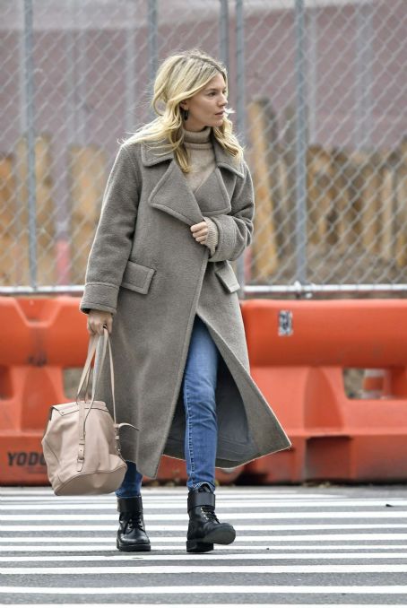 Sienna Miller in Long Grey Coat – Out in New York - FamousFix