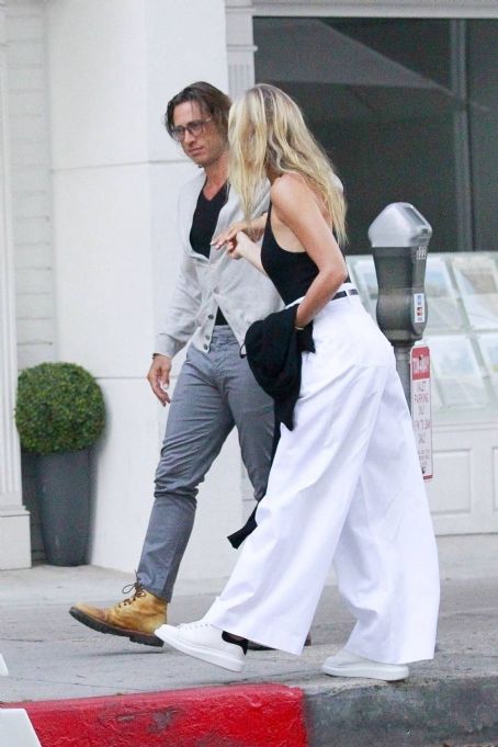 Gwyneth Paltrow – With family and friends at Mr. Chow in Beverly Hills