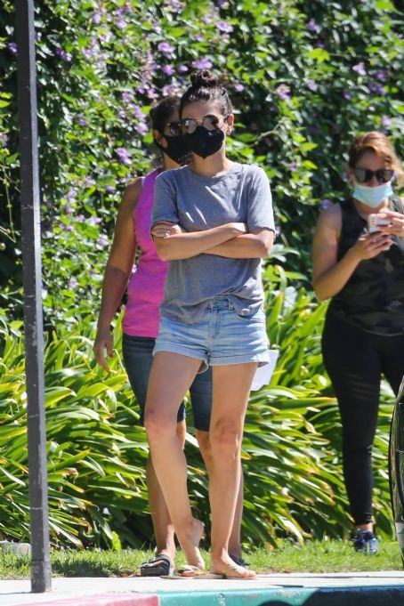 Mila Kunis – Arrives at her kid’s swimming class in Beverly Hills