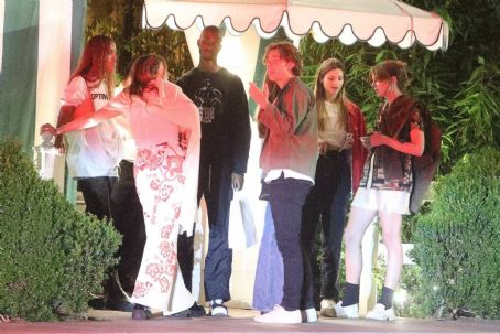 Malia Obama – Dines at exclusive members-only San Vicente Bungalows in