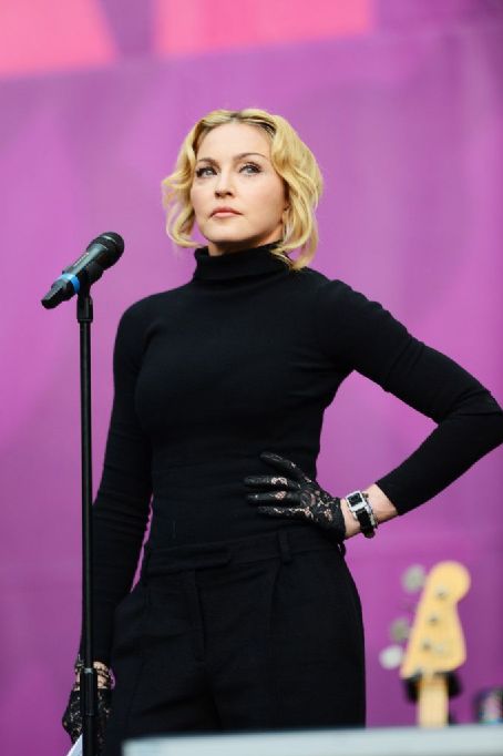 Madonna wears Gucci - Gucci 'Chime For Change' concert