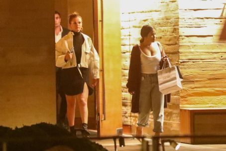 Selena Gomez – Spotted out at dinner at Nobu in Malibu