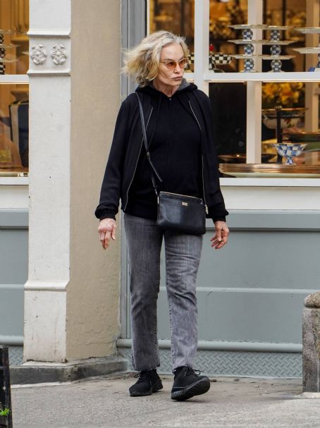 Jessica Lange – Shopping in New York