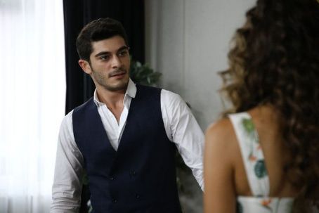 Ask Laftan Anlamaz : Episode 08 Picture - Photo Of Burak Deniz And ...