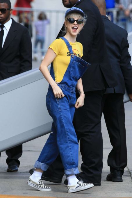 Hayley Williams – Arrives at ‘Jimmy Kimmel Live’ in Hollywood - FamousFix