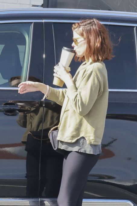 Kate Mara – Stops for coffee in Los Feliz