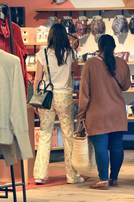 Ana de Armas – Shopping candids in Santa Monica | Ana de Armas Picture