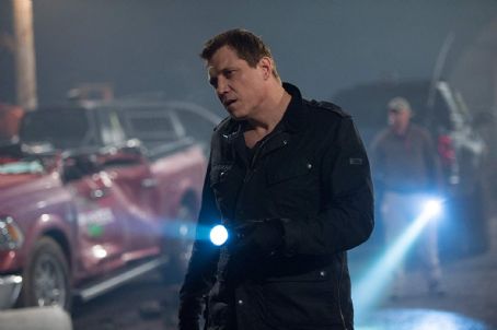 Who is Holt McCallany dating? Holt McCallany girlfriend, wife