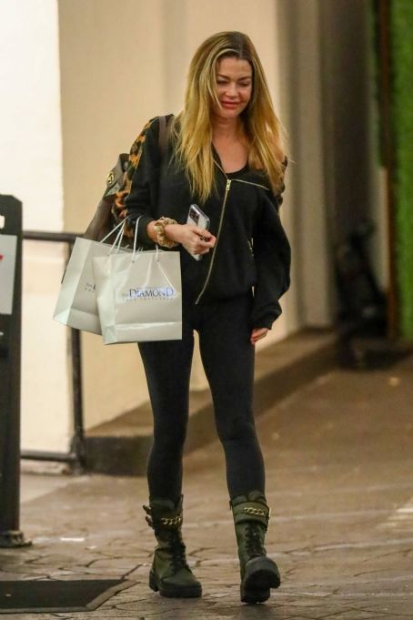 Denise Richards – Leaving The Diamond Face Institute surgical center in Beverly Hills