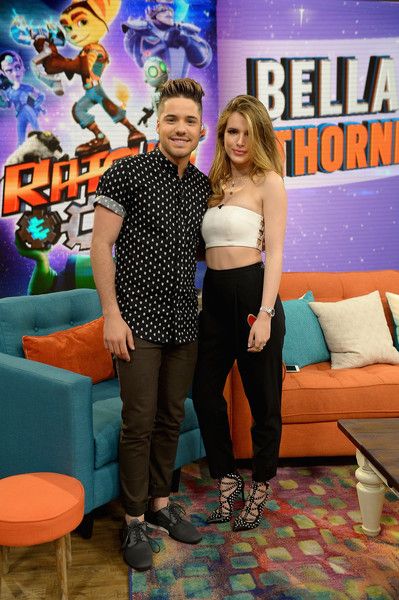 Bella Thorne on the se tof Univisions "despierta America" in support of