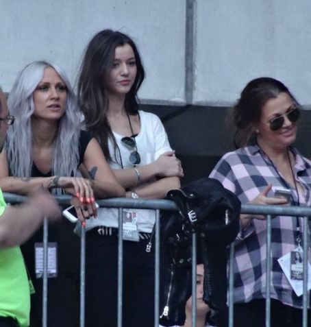 Louis Tomlinson and Eleanor Calder