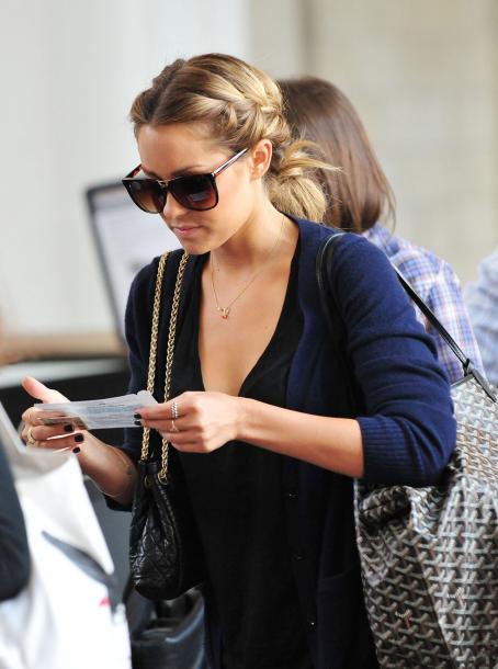 Lauren Conrad Arriving at LAX Airport August 1, 2009 – Star Style