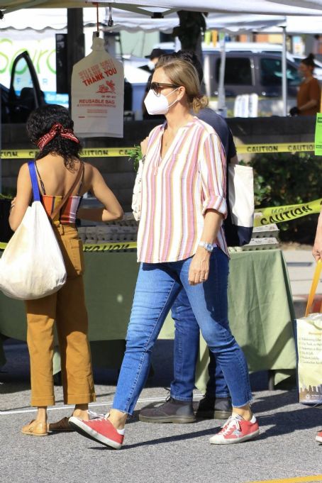 Jenna Fischer at the Farmer’s Market in Studio City