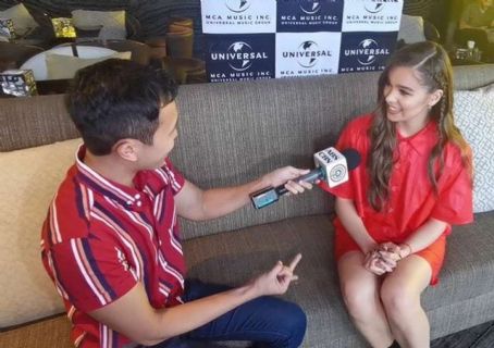 Hailee Steinfeld – Doing interviews in Manila | Hailee Steinfeld