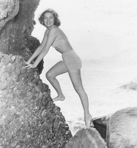 Nancy Olson - FamousFix