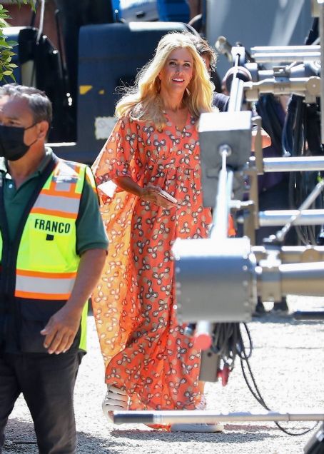 Kristen Wiig – On the set of ‘Mr. and Mrs. American Pie’ in Los Angeles