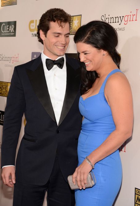 Henry Cavill e Gina Carano na premiação Critic's Choice Movie Awards em  Santa Monica!!! #AlwaysHenryCavill