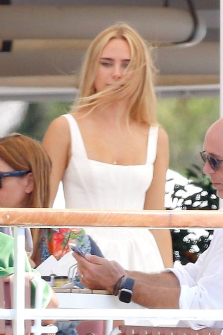 Kimberley Garner – Seen having lunch with her boyfriend Andreas Anthis ...