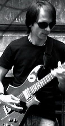 Özgür Doğruöz (singer)