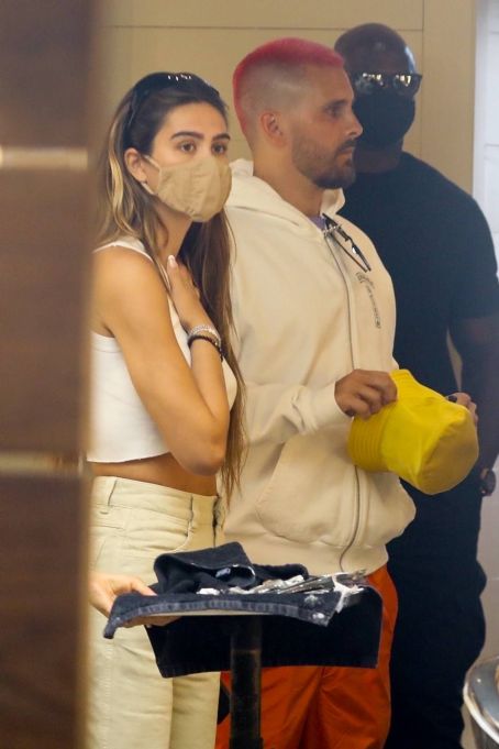 Amelia Hamlin – Seen with Scott Disick as they visit Meche Salon in Beverly Hills