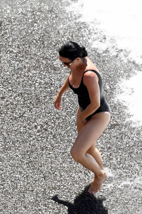 Katy Perry – Spotted in a black swimsuit while on vacation on Positano