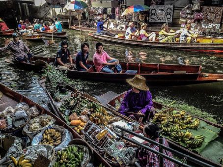 Damnoen Saduak Floating Market