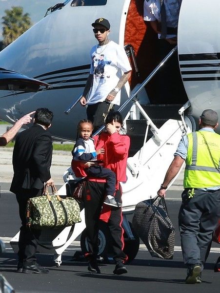 Kylie Jenner spotted ready to board a private jet heading out of in Van ...