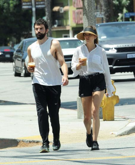 Elizabeth Olsen – Grocery shopping in Sherman Oaks | Elizabeth Olsen