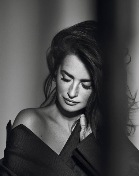 Penélope Cruz – El País Semanal (August 2022) - FamousFix