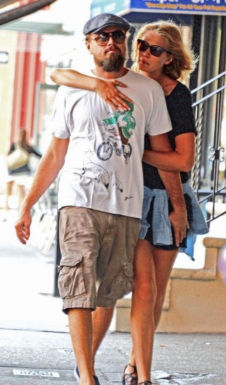 Leonardo DiCaprio‘s girlfriend Toni Garrn plants a kiss on his cheek while they walk through the busy streets together on Wednesday (September 3) in New York City