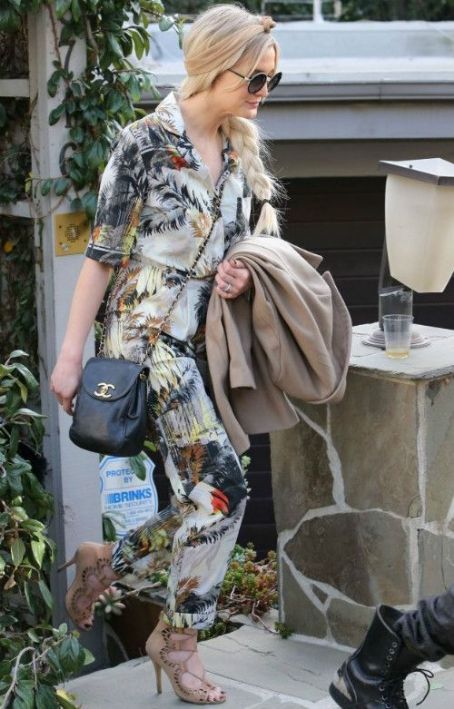 Ashlee Simpson wears ShoeMint - Los Angeles January 18, 2014