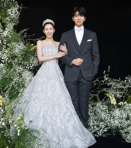 Seung-gi Lee and Da-In Lee - Marriage
