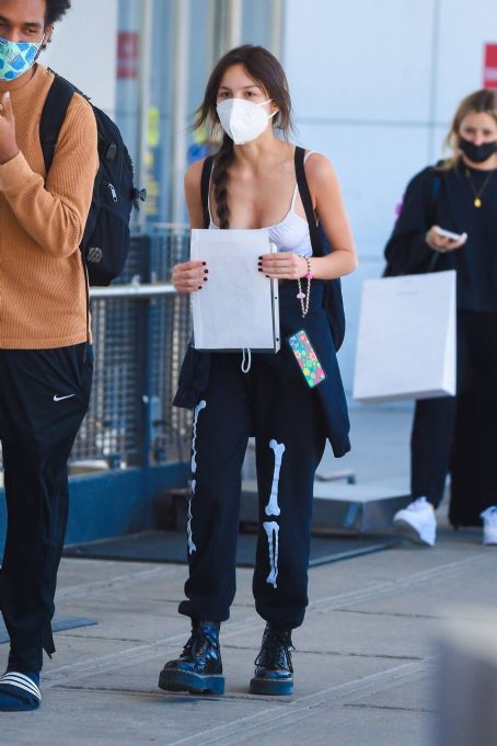 Olivia Rodrigo – Arrives at JFK Airport in New York | Olivia Rodrigo