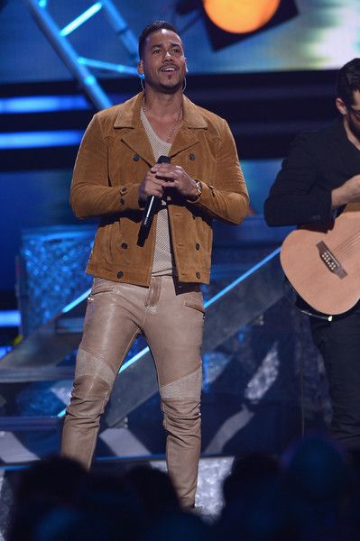 Romeo Santos- Premios Lo Nuestro Awards 2015- Show