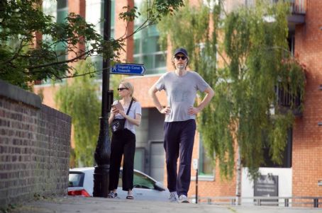 Mircea Monroe – Out for a stroll in London