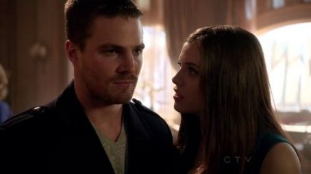 Stephen Amell and Jess De Gouw