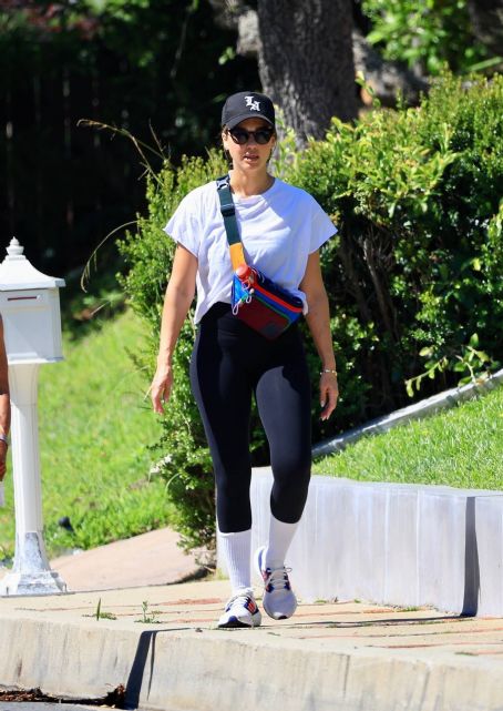 Jessica Alba – Exercising with a walk through Beverly Hills