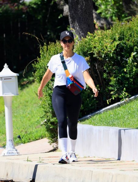 Jessica Alba – Exercising with a walk through Beverly Hills