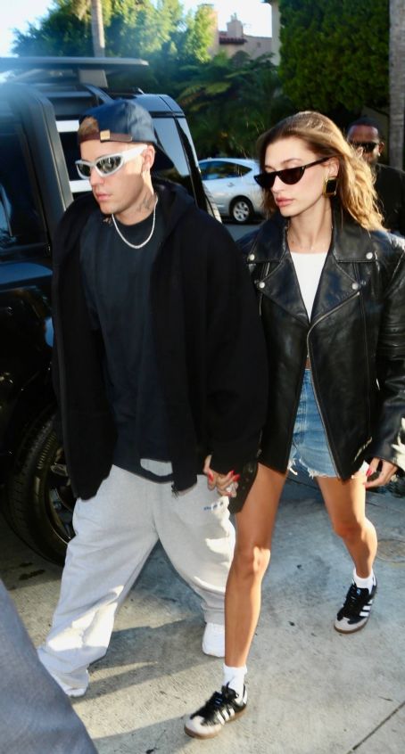 Who is Justin Bieber dating? Justin Bieber girlfriend, wife