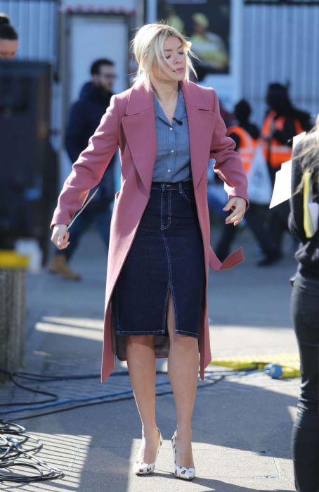 Holly willoughby shop pink coat