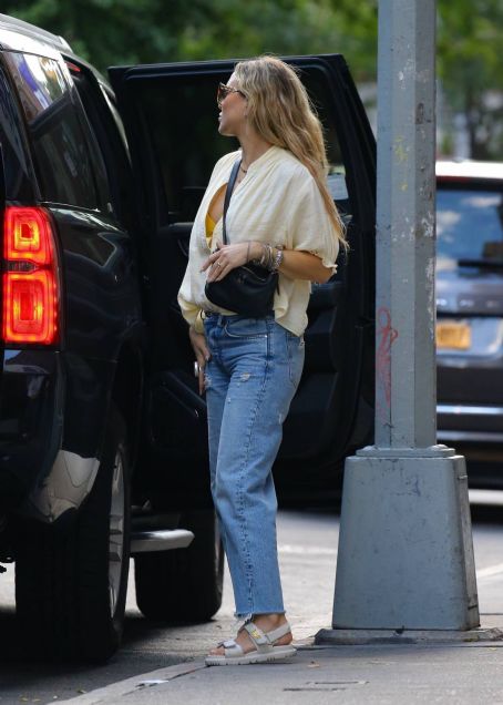 Kate Hudson – Seen after retail therapy session in New York