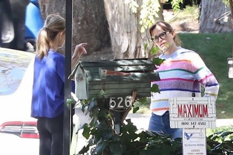 Jennifer Garner – outside her home in Los Angeles