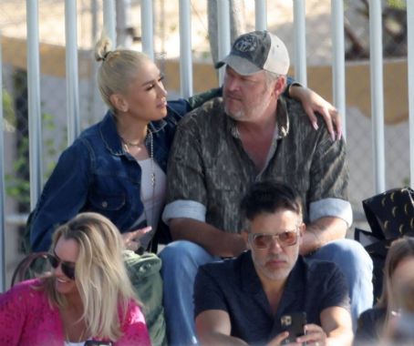 Gwen Stefani – With Blake Shelton watch her son play a game in Los Angeles