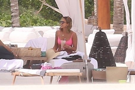 Jessica Alba – In a pink bikini on her vacation in Cancun