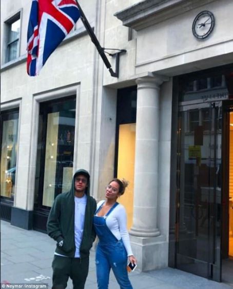 NEY-FAIR Barcelona star Neymar spotted in London… but don’t get your hopes up he’s joining a Premier League team – he’s sightseeing with his stunning sister Rafaella