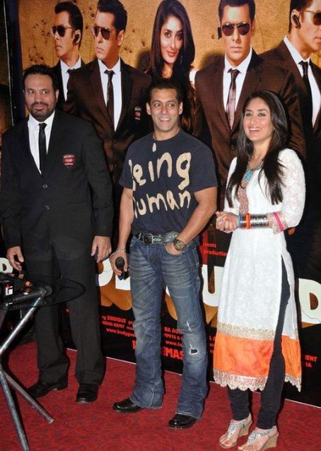 Salman Khan And Kareena Kapoor Unveil The First Look Of Bodyguard Famousfix Com Post Kareena kapoor bodyguard suit pic kareena's outfits in bodyguard sep 4, 2011the back benchers team. salman khan and kareena kapoor unveil