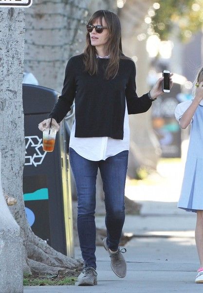 Jennifer Garner takes her daughter Violet to get frozen yogurt while out and about in Santa Monica