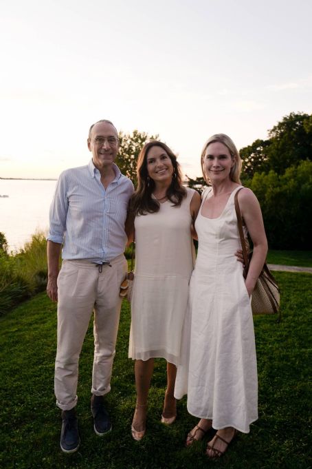 Mariska Hargitay – Netflix hosts a special Hamptons screening of ...