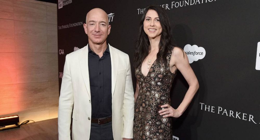 Jeff Bezos And Mackenzie Bezos - FamousFix